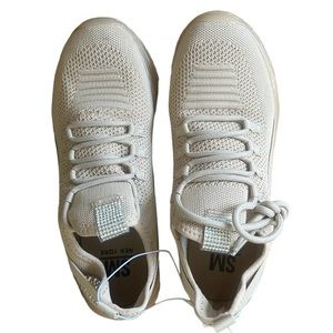 NWOT Steve Madden Taupe Sneaker Size 8